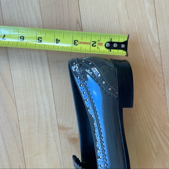 PRADA LOAFERS! Comes with dust bag. - Picture 6 of 15